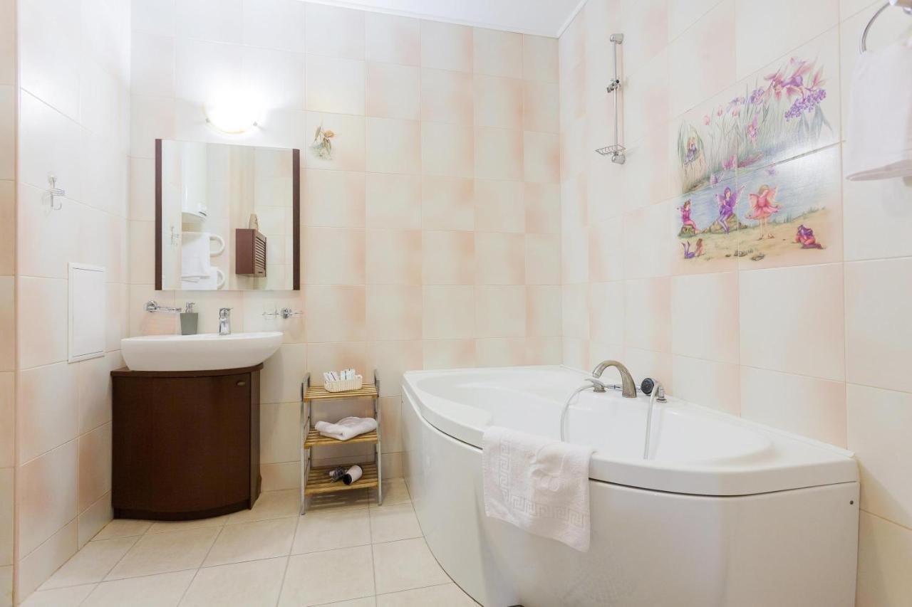 Navit Apartments With Breakfast, Near The Railway Station, The City Center, The Park Kiev Exterior foto